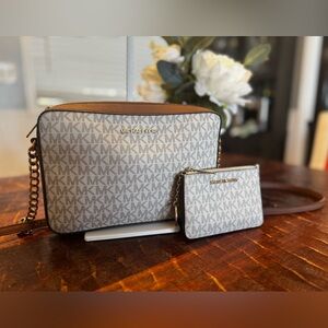 Michael Kors Jet Set Shoulder Crossbody Bag Vanilla/Brown, W/ Logo Coin Purse